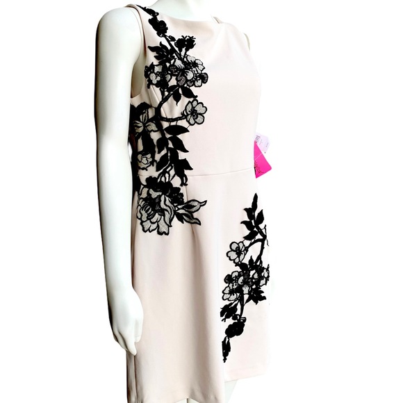 Betsey Johnson appliqué sheath dress - Picture 2 of 4